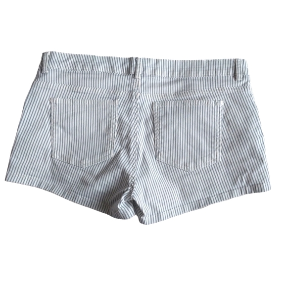 H&M ladies short pants zip up low waist sz 10 in blue stripped - Picture 2 of 6